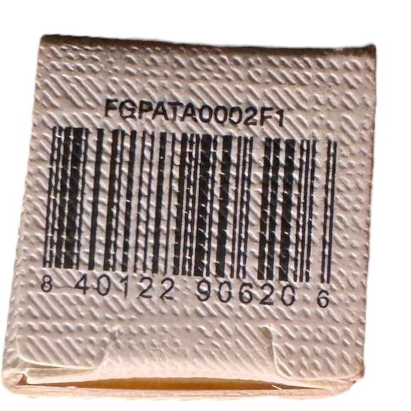 RARE Beauty Weightless Eyeshadow Stick in Integrity - Picture 13 of 16